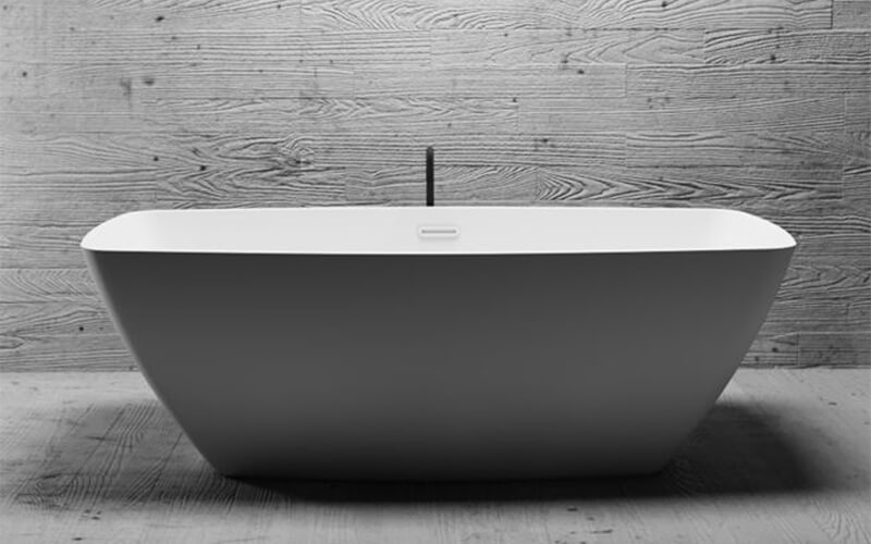 Bồn tắm được làm bằng sứ dễ pha màu